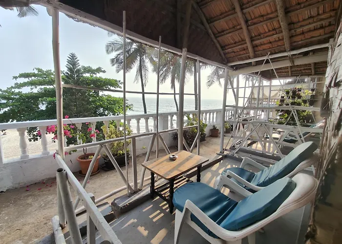 This Is It Beachfront - Rooms, Cafe & Events