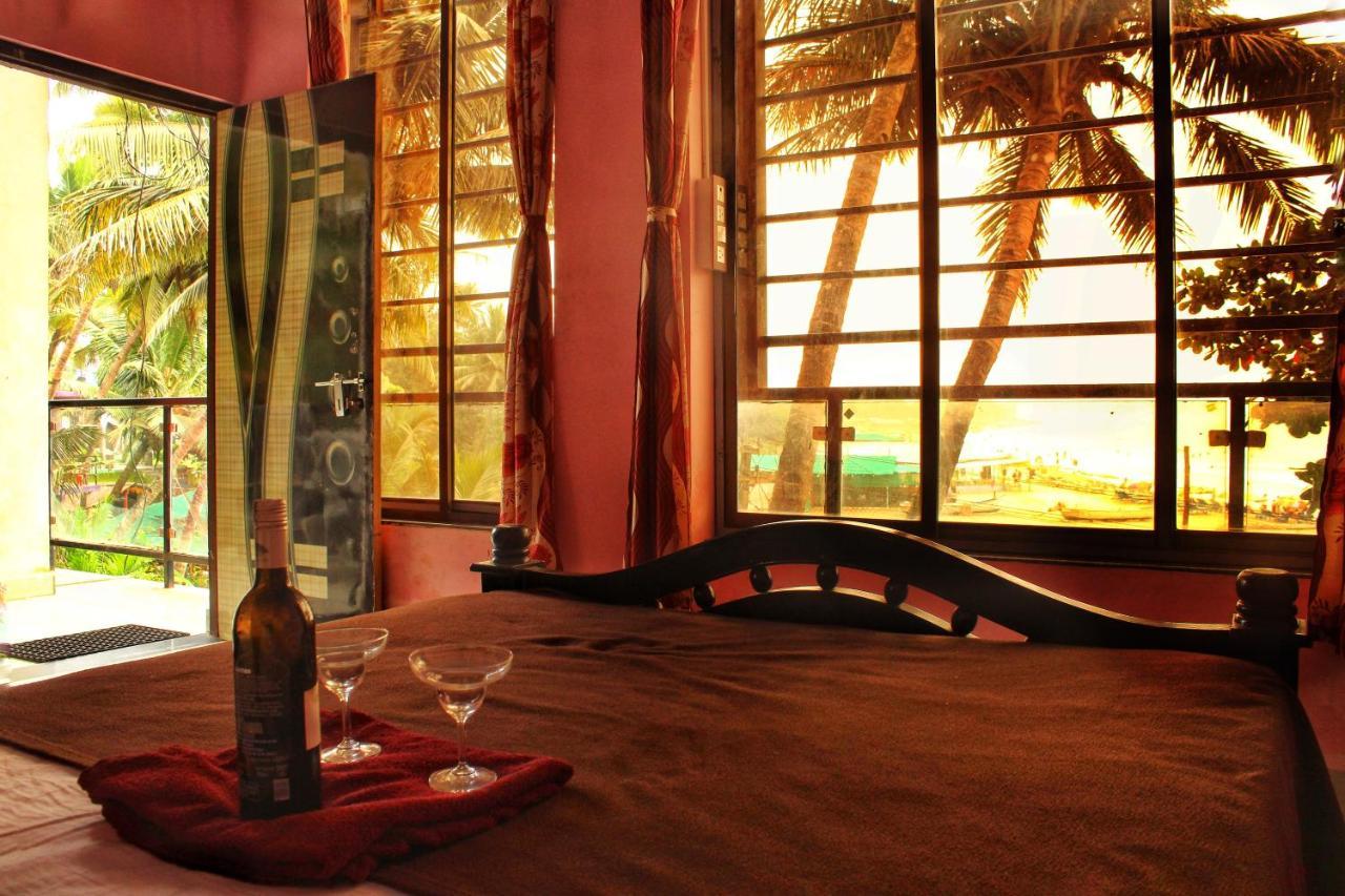 Is It Beachfront - Rooms, Cafe & Events Arambol