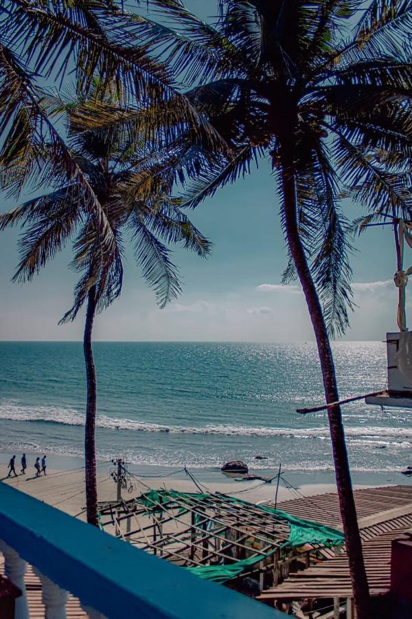 Is It Beachfront - Rooms, Cafe & Events गेस्ट हाउस Arambol