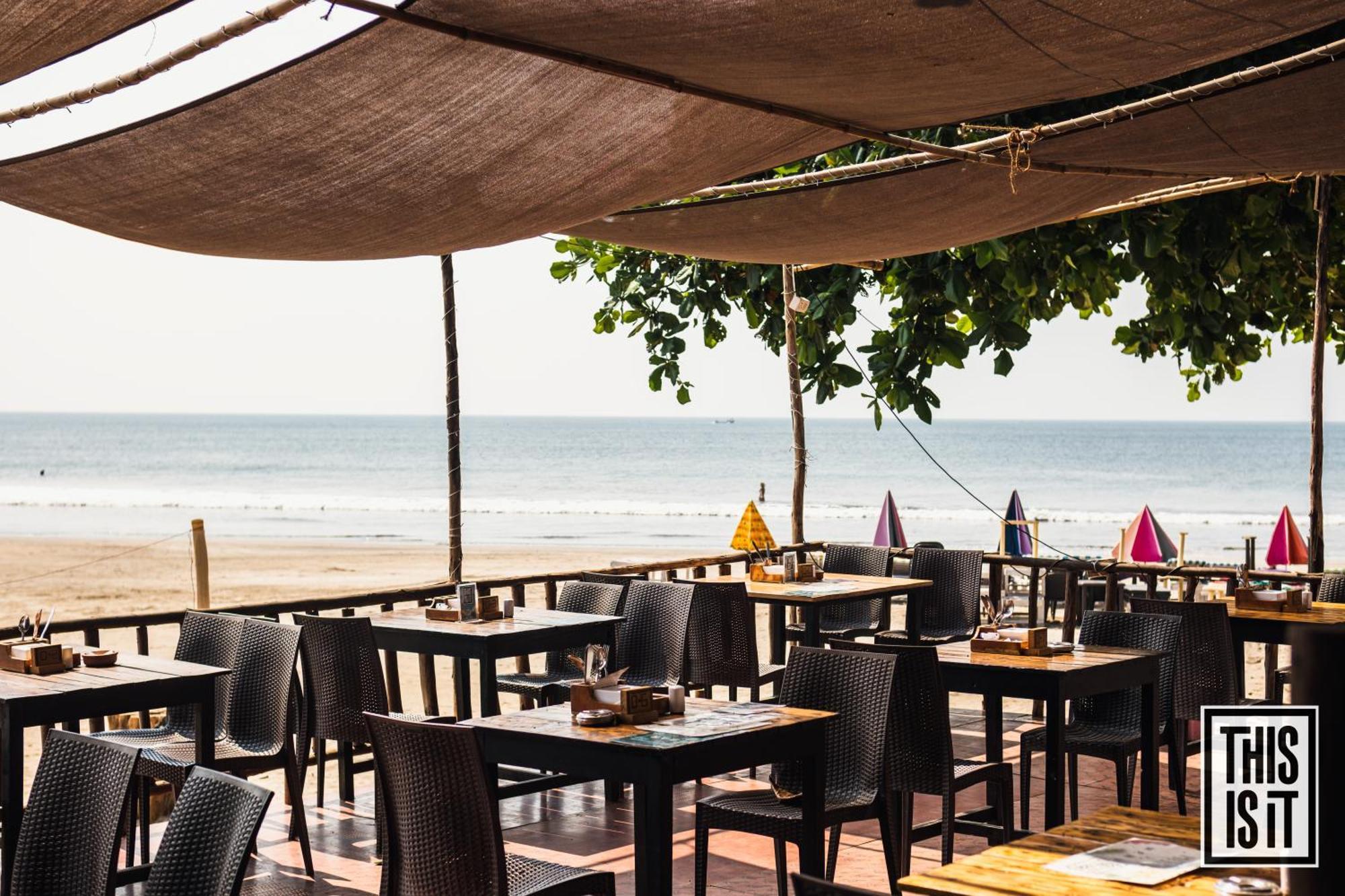 Is It Beachfront - Rooms, Cafe & Events गेस्ट हाउस Arambol