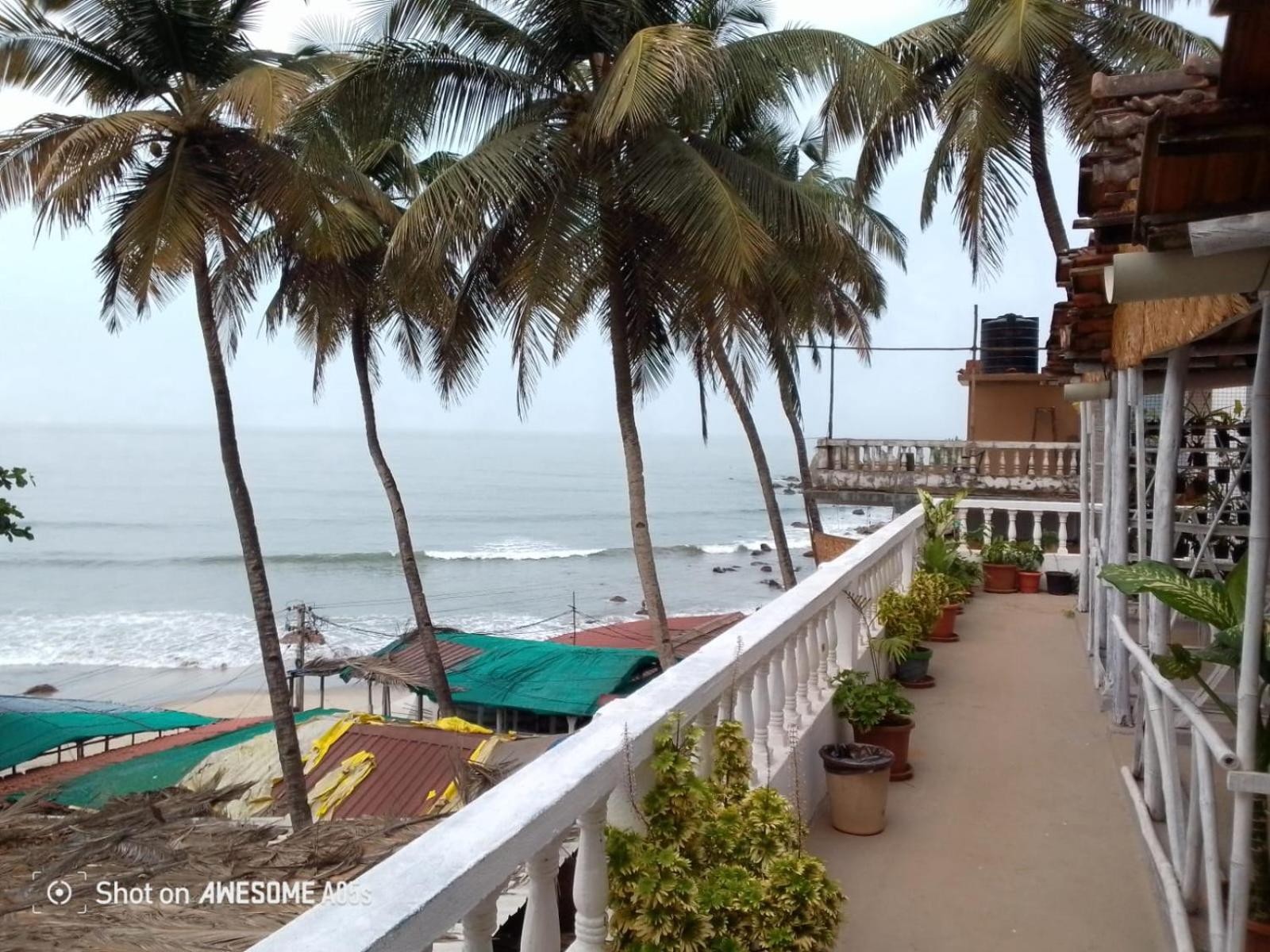 Is It Beachfront - Rooms, Cafe & Events * Arambol