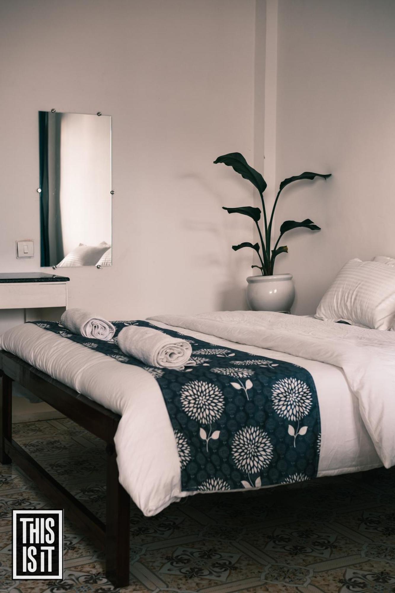 गेस्ट हाउस Is It Beachfront - Rooms, Cafe & Events Arambol