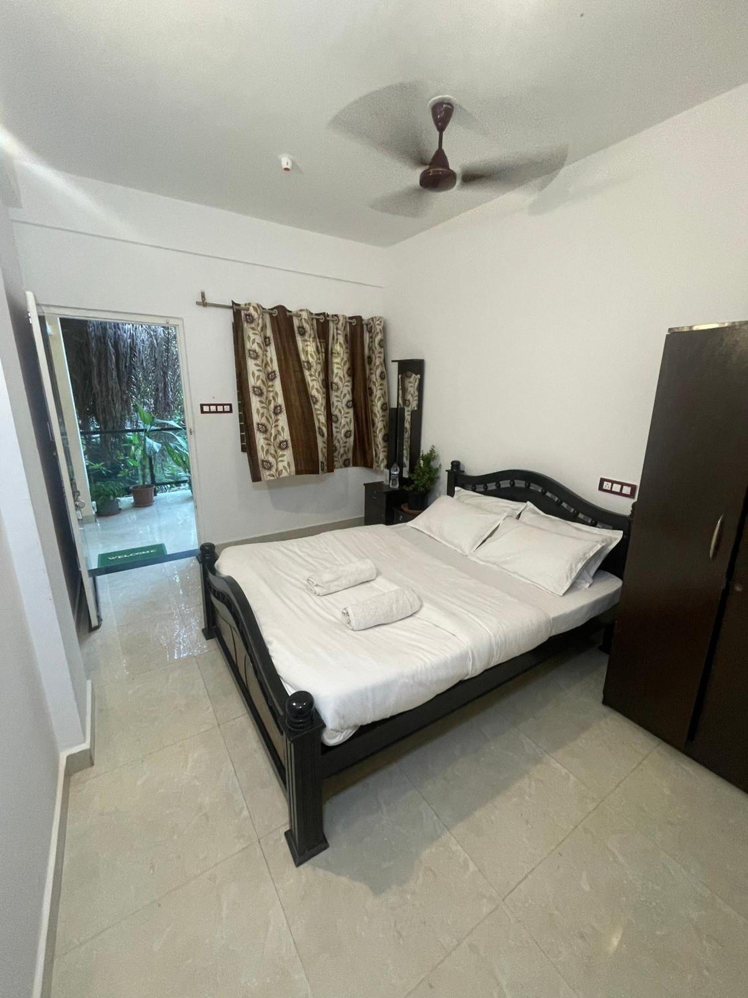 Is It Beachfront - Rooms, Cafe & Events गेस्ट हाउस