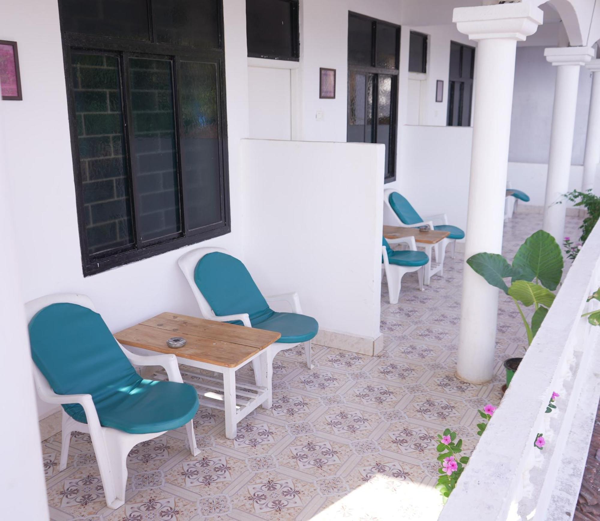 Is It Beachfront - Rooms, Cafe & Events Arambol