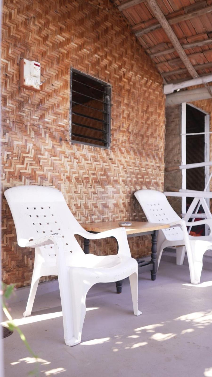 Is It Beachfront - Rooms, Cafe & Events गेस्ट हाउस Arambol